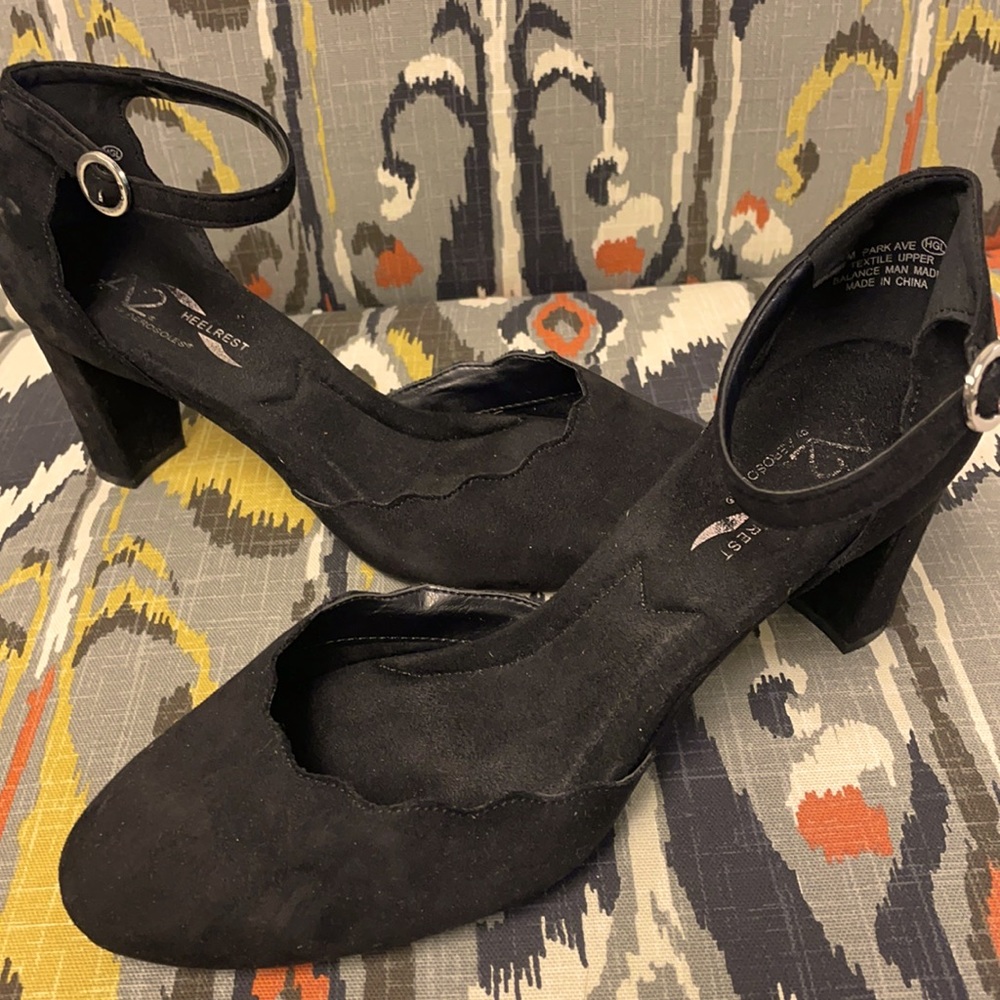 Aérosoles black suede pumps